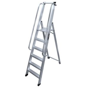 Escalera certificada de tijera con plataforma. 